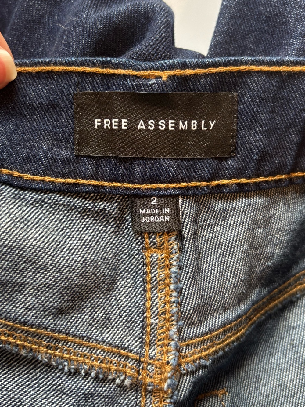 NWT Free Assembly Mid Rise Barrel Ankle Jeans sz 2 - Picture 3 of 9